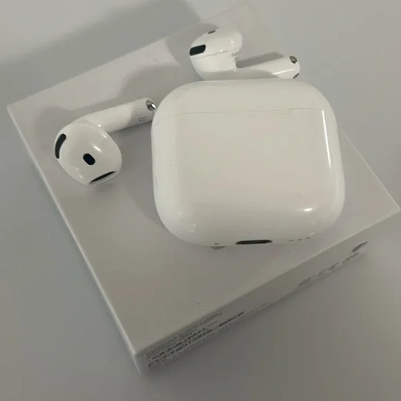 Apple AirPods 4s